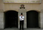 Betjent uden for Old Bailey-kriminalretten i London 