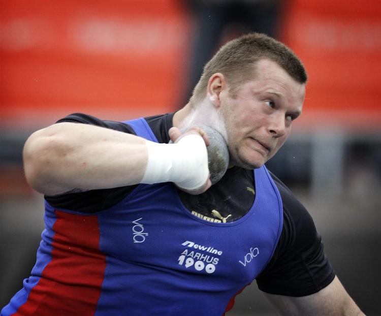 Joachim B. Olsen sætter ny dansk rekord med 21.61 meter i kuglestød. 