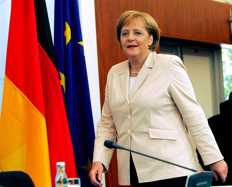 Tysklands kansler Angela Merkel vil redde EU-forfatningen, men luge kraftigt ud i den gamle version. 