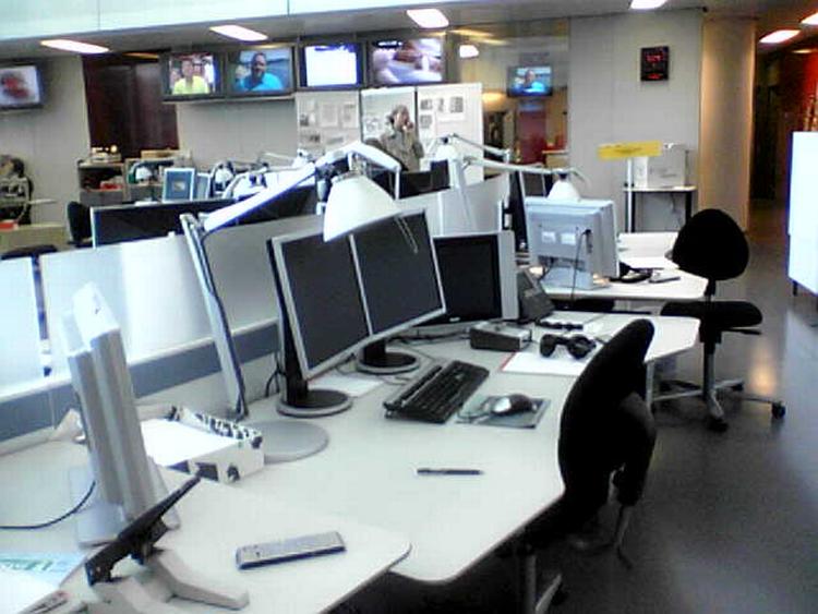 Det såkaldte 'News Room' i DR Byen lå stort set øde hen efter stormødet, hvor medarbejderne besluttede at gå hjem. 