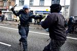 Statsadvokaten vil undersøge 30 sager om politiet i forbindelse med urolighederne efter Ungdomshuset blev ryddet samt forskellige demonstrationer. 