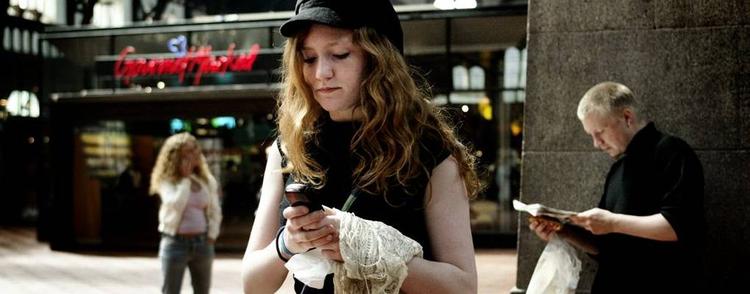 Sms-zipper er en applikation, der kører på en mobiltelefon. Når en sms bliver sendt af sted fra mobiltelefonen, komprimerer programmet beskeden. 