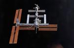 NASA udleverede dette foto af den internationale rumstation 17. september 2006, dagen inden at en iltgenerator overophedede og spildte giftigt materiale, så besætningen måtte bruge masker og handsker. Det var det første nødstilfælde på den otte år gamle udpost. 