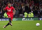 Frederic Kanoute, målscorer i straffesparkskonkurrencen, da Sevilla vandt UEFA Cup-finalen, er utilfreds med at skulle spille den sidste ligakamp. 