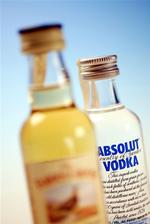 I modsætning til whisky, rom og brandy findes der i dag ingen regler for, hvilke råvarer man må producere vodka af. 