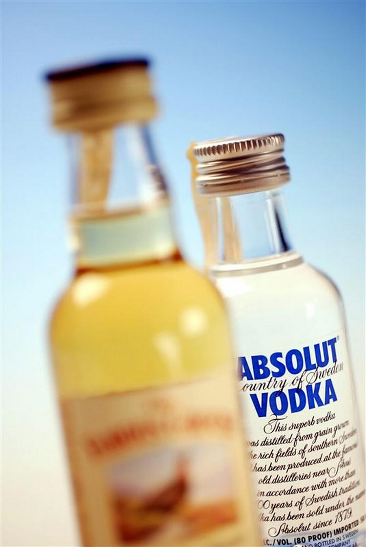 I modsætning til whisky, rom og brandy findes der i dag ingen regler for, hvilke råvarer man må producere vodka af. 