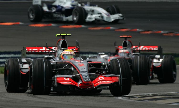 McLaren-køreren Lewis Hamilton har snuppet sin anden Grand Prix-sejr i år. 