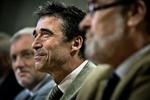 Statsminister Anders Fogh var tilfreds med resultatet af trepartsforhandlingerne. Her ses han flankeret af finansminister Thor Pedersen (V) og LO-formand Hans Jensen. 
