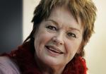 Ghita Nørby er kåret til Årets Skuespiller og har fået sit portræt på en flise på Frederiksberg Allé. 
