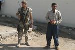 Den afdøde tolk Mohammed sammen med daværende kaptajn i den styrke i Irak, Andreas Boisen. 