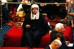 Justitsminister Lord Falconer sætter 1.500 fanger fri før tiden for at skaffe plads til nyindsatte i de britiske fængsler. 