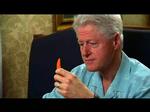 Bill Clinton er ikke udpræget tilfreds med at skulle gnaske i gulerødder. 