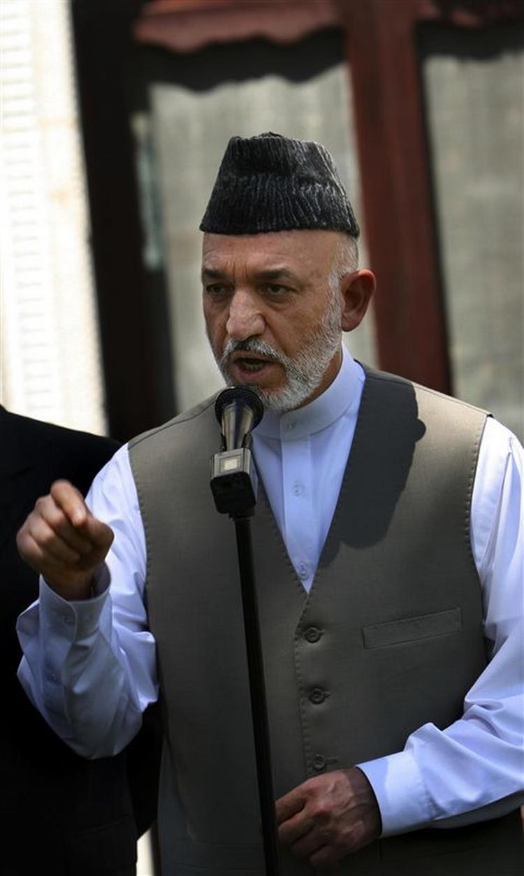 Den afghanske præsident Hamid Karzai opfordrer udenlandske styrker til at arbejde bedre sammen med landets egne styrker. 
