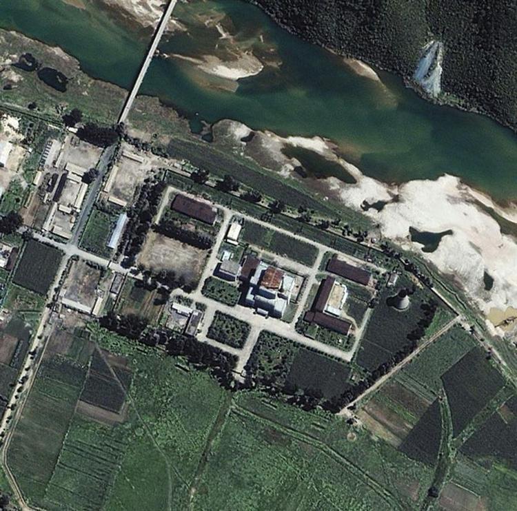 Nordkoreas fastfrosne millioner er nu overført fra USA til en bank i Rusland. Til gengæld vil nordkoreanerne lukke den omstridte atomreaktor i Yongbyon, forventes det. 