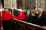 Tidligere FN-generalsekretær og østrigsk præsident, Kurt Waldheim, blev i dag begravet i domkirken Stephansdom i Wien. 