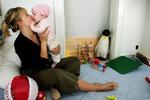 Ann Ketil Hansen, fødte datteren Kamilla ved hjælp af en epiduralblokade, men det vælger de færreste.(Arkivfoto) 