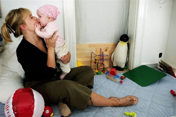 Ann Ketil Hansen, fødte datteren Kamilla ved hjælp af en epiduralblokade, men det vælger de færreste.(Arkivfoto) 