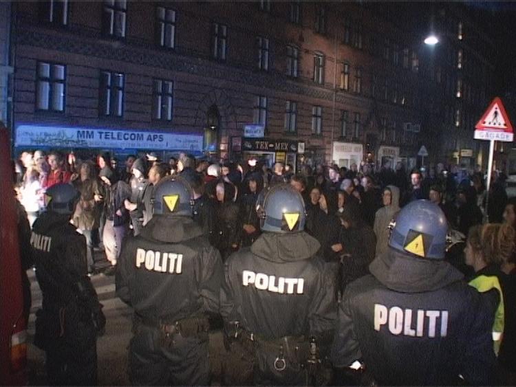 22 aktivister blev anholdt under to besættelser af Faderhusets forhenværende hovedkvarter i Griffenfeldtsgade på Nørrebro i København. 