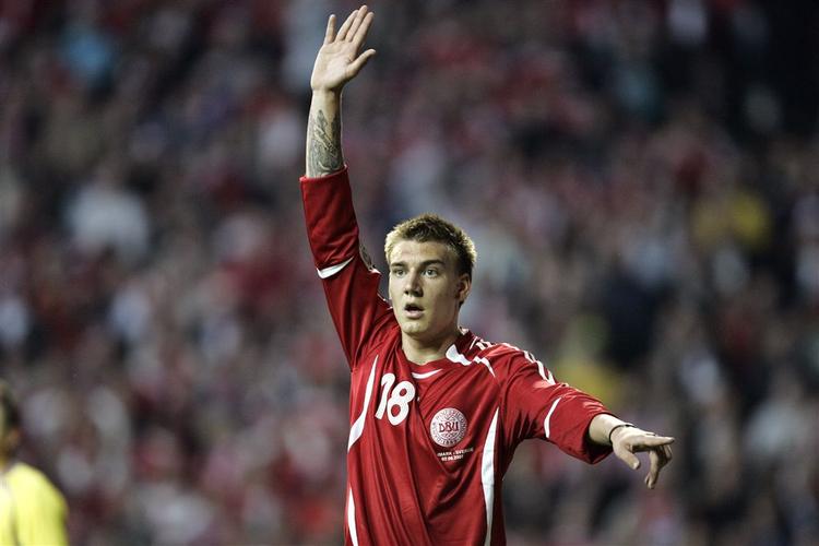 Den unge danske spiller, Nicklas Bendtner, udnævnes af Thierry Henry til at blive en af Arsenals nøglespillere i den kommende sæson. 