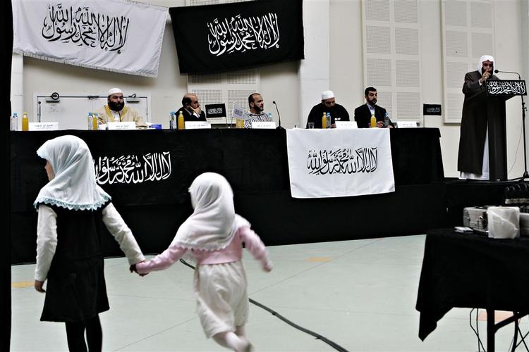 Et fællesmøde i Nørrebrohallen for fjorten dage siden blev begyndelsen til et gryende samarbejde mellem førende imamer og Hizb ut-Tahrir. 