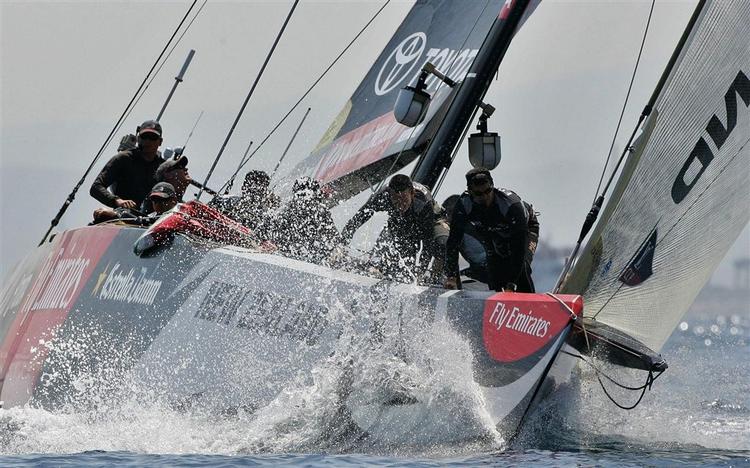 Emirates Team New Zealand vandt fem sejladser på stribe på vej mod sejren i Louis Vitton Cup. 