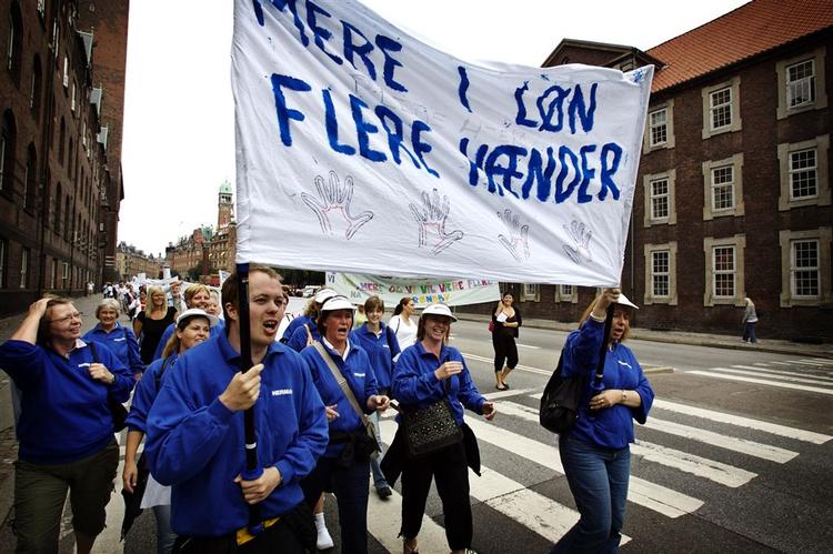 Social- og sundhedsassistenter fra  flere københavnske arbejdspladser demonstrerer i dag for mere i løn. 