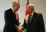 Israels regeringschef Ehud Olmert (tv) og Fatah-lederen Mahmoud Abbas under dagens møde. 