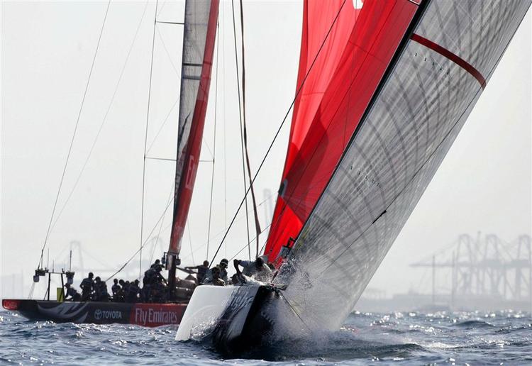 Mens det stadig så godt ud for Alinghi. Emirates endte med at vinde tredje sejlads med 25 sekunder. 