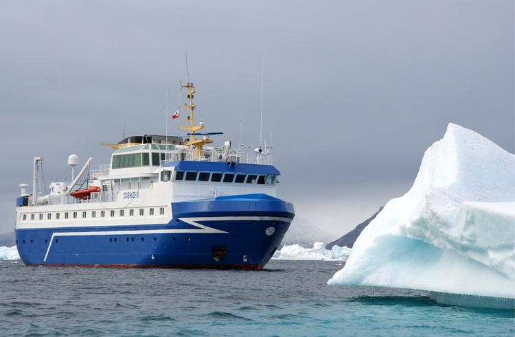 Albatros Travel håber, at højvandet får det strandede skib fri omkring klokken et i nat, dansk tid (PR-foto Albatros Travel). 