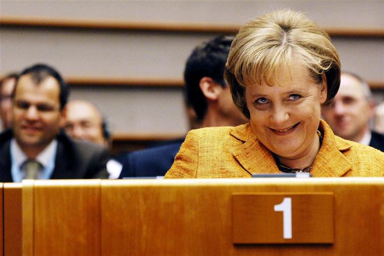 »Det var bemærkelsesværdigt at se en kvinde få styr på machomanden Blair og de polske tvillinger«, siger Daniel Cohn-Bendit, leder af Den Grønne Gruppe om Angela Merkel. 