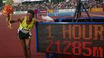 Mexicaneren Arturo Barrios' 16 år gamle verdensrekord er passé. Nu tilhører den Gebrselassie. 