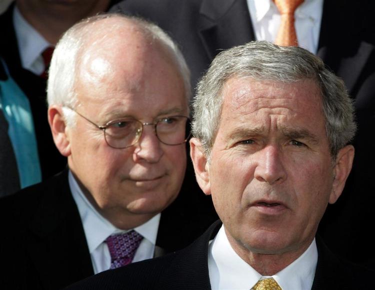 Det Hvide Hus og vicepræsident Dick Cheney er blevet stævnet af det amerikanske senat, som vil have belyst den aflytning af amerikanerne, præsidenten gennemførte uden dommerkendelser i 2001. 