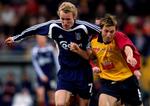 Thomas Kahlenberg (t.v.) og Carsten Fredgaard i nærkamp under et opgør mellem Brøndby og FC Nordsjælland i foråret 2004. 