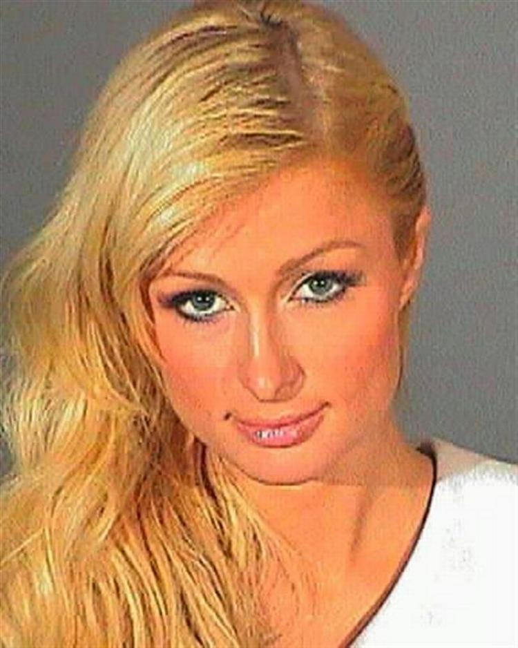 Politifoto af Paris Hilton. 