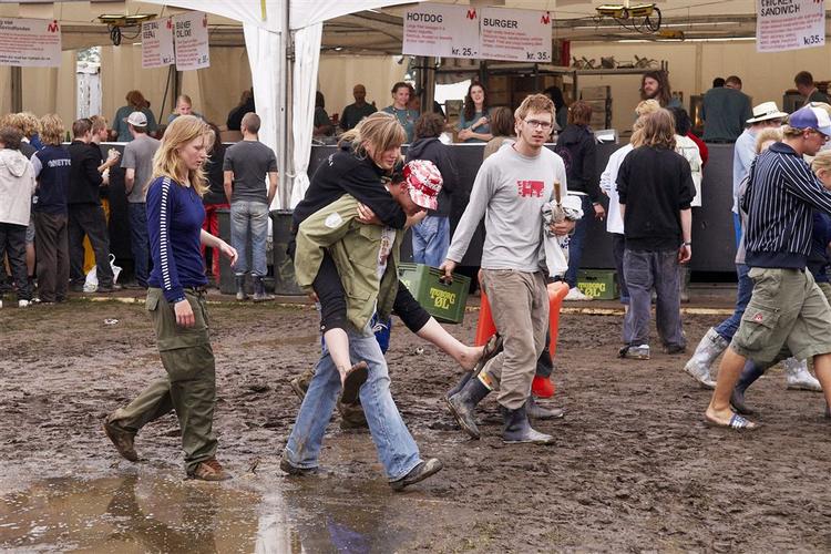 Det er surt at være uden gummistøvler, hvis man ikke kan finde nogen, der vil bære. 