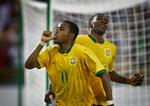 Robinho scorede sine landskampsmål nummer 9, 10 og 11, da Brasilien besejrede Chile 3-0. 