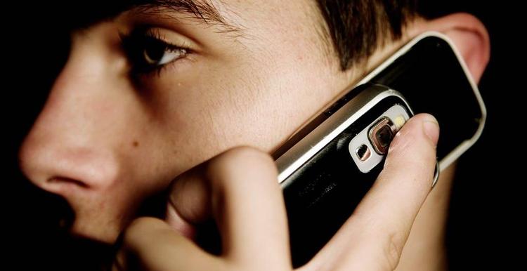 Det er ikke usædvanligt, at nogle mobilselskaber tager 50 øre for bare at ringe op fra mobilen og derefter en minuttakst. Men den forsvinder, siger Frank Rasmussen, kommende direktør for Bibob. 