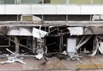 Ødelæggelserne i lufthavnen i Glasgow efter at en brændende bil med spærngstof kørte frontalt ind i terminalen. 