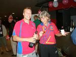 Carsten Egeholt og Annie Ramberg fejrede deres EM-medaljer med en flaske champagne. 