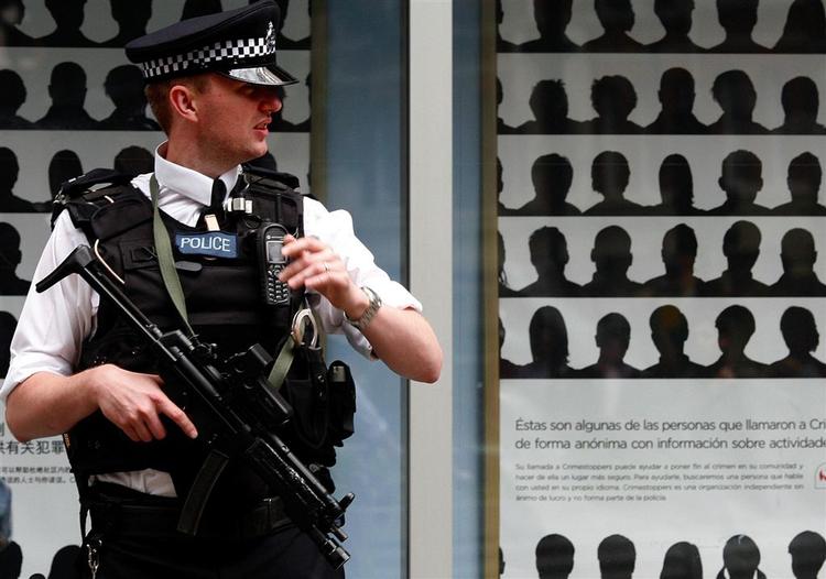 Britisk politi er i alarmberedskab efter mislykkede terrorangreb. 