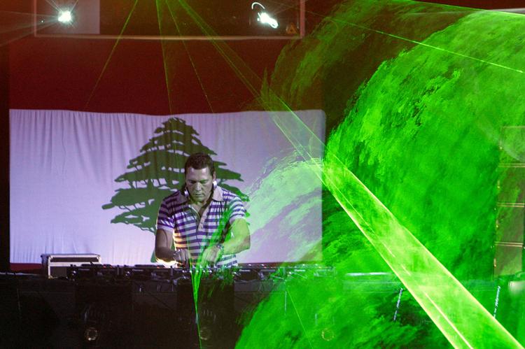 Den hollandske trance-dj Tiësto bag pulten ved koncert i Libanon 2. juli 2007. 