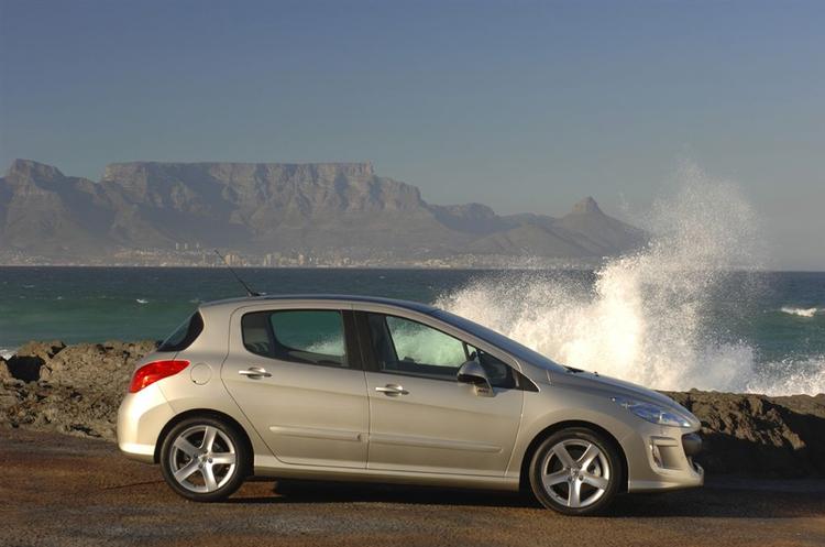 Den nye Peugeot 308 er i første omgang klar som femdørs hatchback. Dansk premiere til oktober. Foto: Peugeot 