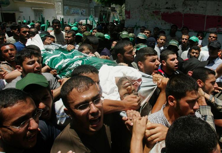 Begravelsesoptog i Gaza fredag. 