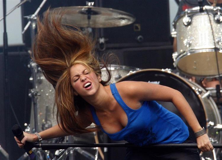 Den columbianske sangerinde Shakira er blot en af mange musikere, der deltager miljøkoncerterne 'Live Earth'. 