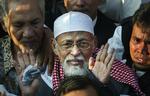En af bagmændene, Abu Bakar Bashir, blev løsladt efter at have fået 26 måneders fængsel for medvirken til Bali-bombningerne. 