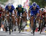 På opløbsstrækningen var Gert Steegmans (th.) - ganske overraskende - hurtigere end Tom Boonen. 
