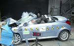 Små cabrioleter giver ikke altid den fornødne sikkerhed. Bilen her er en Opel Tigra, som ikke har været med i den test, der er omtalt i artiklen. Foto: Euro NCAP 