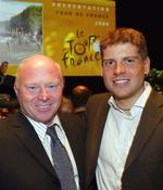 Jan Ullrich(t.h.) sammen med sin daværende personlige rådgiver, Rudy Pevenage under præsentationen af Tour de France-ruten for 2004. 