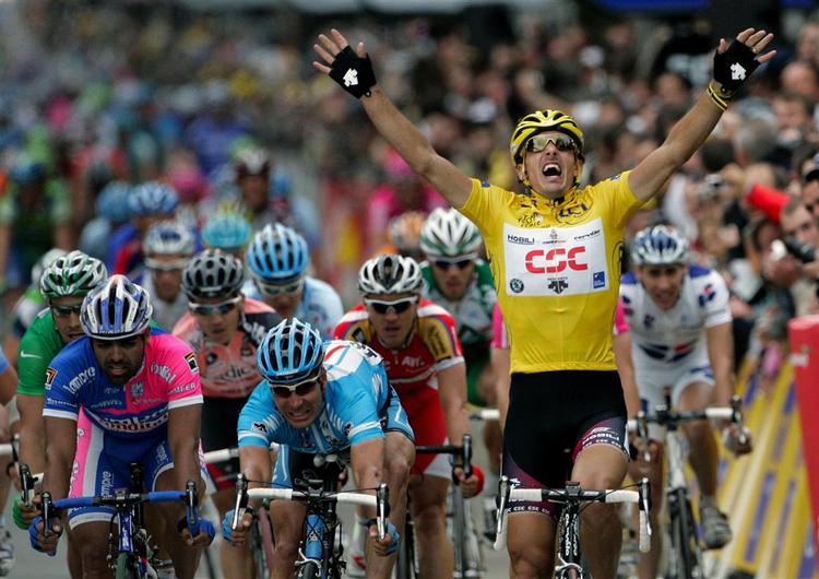 Cancellara kom sensationelt først over stregen. 