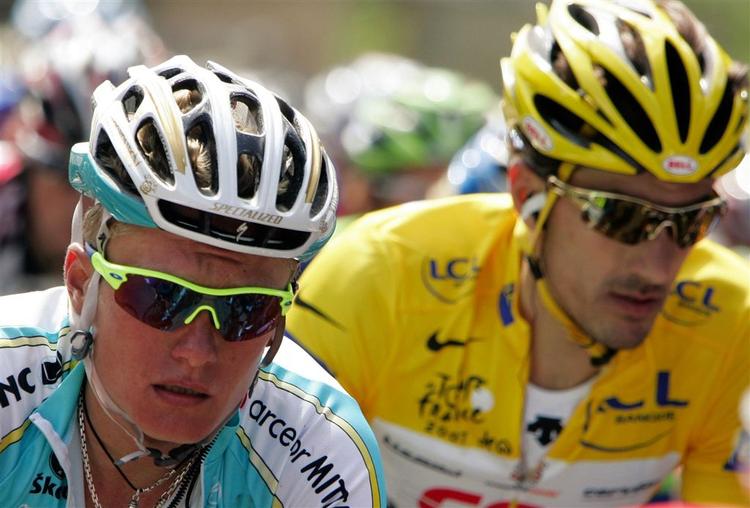Vinokourov havde en skidt dag, mens CSC´s mand i gult Cancellara nød godt af de andre holds hårde arbejde. 